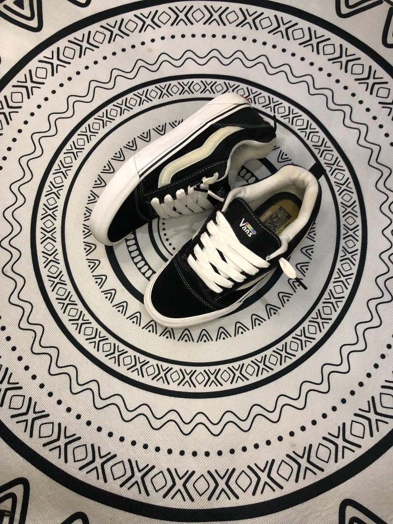 Vans Potato Black 🫶 (Category: Sneakers) located in Manila. Submitted by sonkicks (Listing ID 1468252149, Image 1). Description: - Brand/Model: Vans x Public Enemy Black and White Sneakers - Size: US Men's 9 / US Women's 10.5 - Features: Classic waffle soles with special Public Enemy branding on heels and insoles - Inclusions: Original white laces included - Condition: Soles show light dirt from brief wear, but the overall shoe is in solid shape