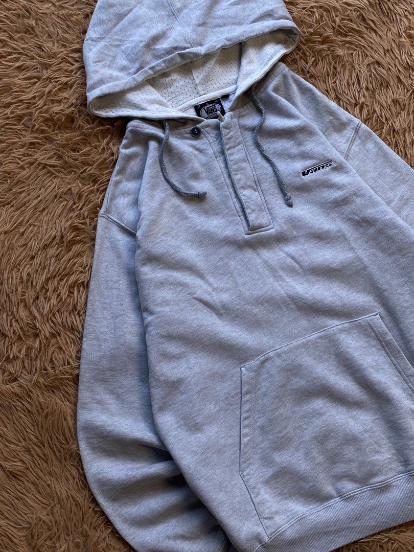 Vans quarter zip hoodie (Category: Coats, Jackets and Outerwear) located in Mangaldan. Submitted by raversantos (Listing ID 1468247427, Image 2). Description: W-22 L-28 No issue Color rate 10/10 Excellent condition.