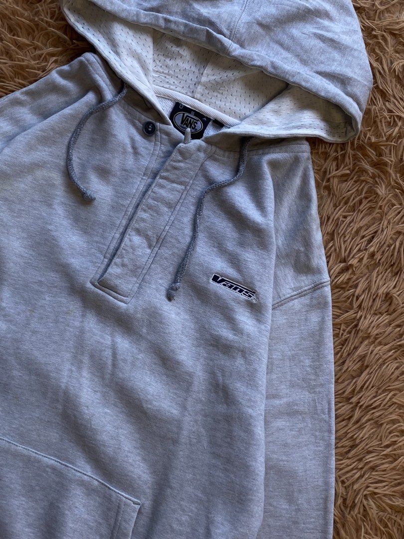 Vans quarter zip hoodie (Category: Coats, Jackets and Outerwear) located in Mangaldan. Submitted by raversantos (Listing ID 1468247427, Image 3). Description: W-22 L-28 No issue Color rate 10/10 Excellent condition.