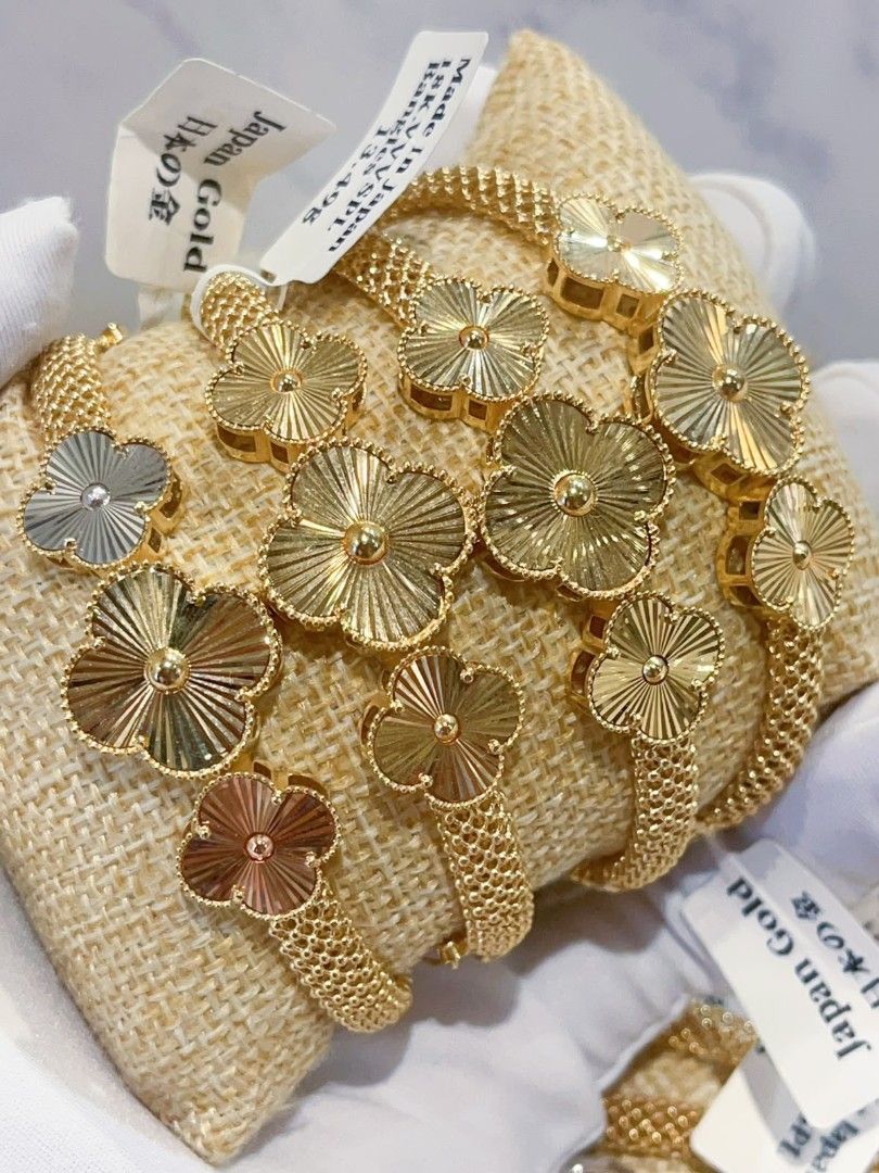 vca bangles 18k japan gold (Category: Bracelets) located in Manila. Submitted by primejewelry (Listing ID 1468068815, Image 3). Description: .