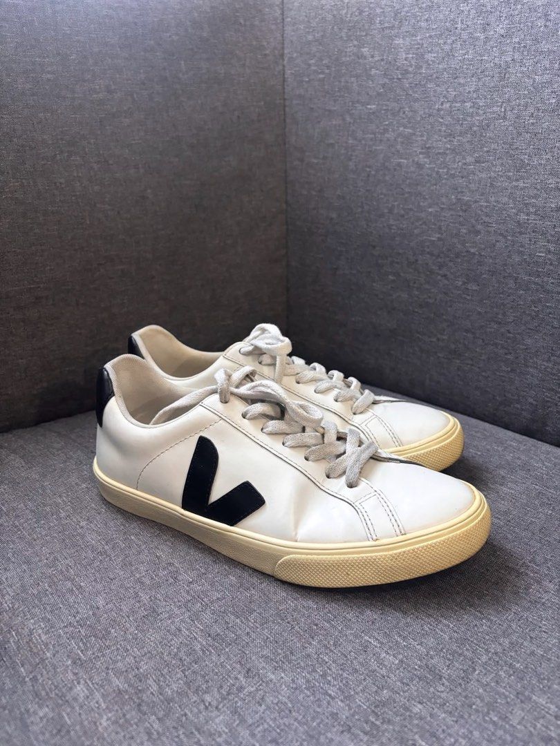 Veja Esplar (Category: Sneakers) located in Manila. Submitted by scarlet34 (Listing ID 1468142065, Image 1). Description: 23cm 100% Original Preloved.