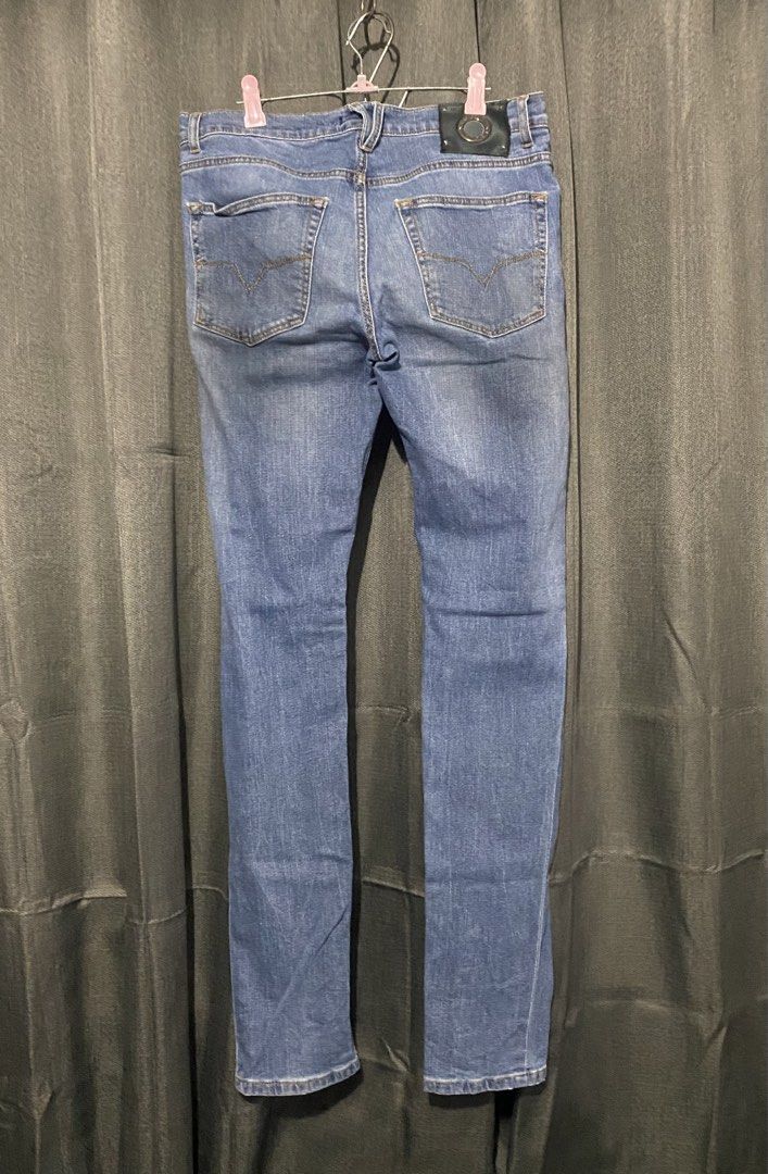 Versace Jeans (Category: Jeans) located in Mandaluyong City. Submitted by aiztyle (Listing ID 1468090147, Image 3). Description: Versace Stretchable Jeans Size 32 on tag Measurement: Waist 32”-33” Length 42” Original Price 15k +++ Note: Kindly check the last photo for the tolerable and minimal stain for your proper reference. Selling SUPER LOW @ Php500.00 only.