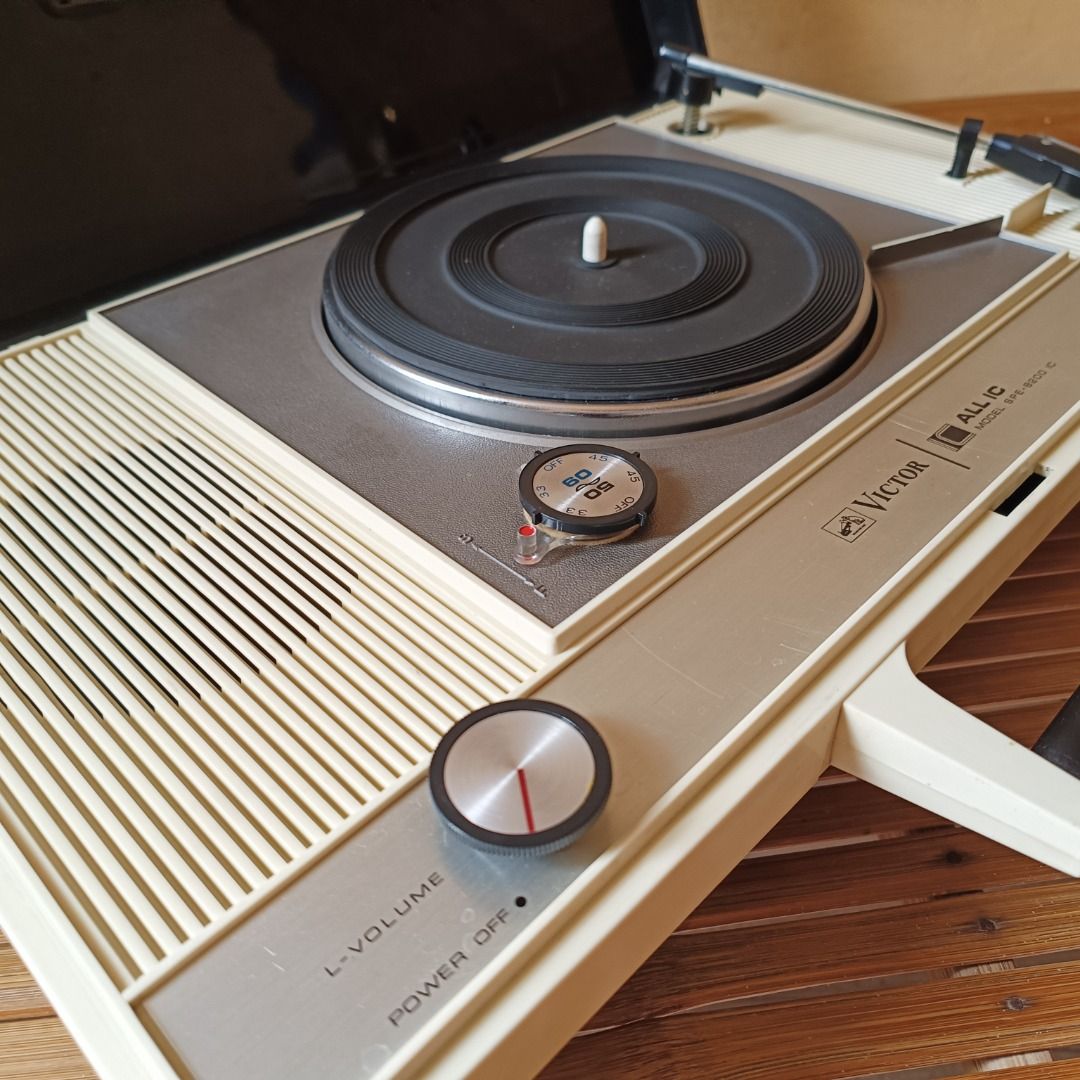 Victor SPE-8200 Portable Turntable (Category: Portable Music Players) located in Cebu City. Submitted by timeless_treasure79 (Listing ID 1468124370, Image 2). Description: ✨Victor SPE-8200 Portable Turntable✨ 💰 Price: ₱8995php 📍 Location: Cebu City 📌 DETAILS Fully Functional‼️ Power Source: 220 Volts 50/60Hz Type: Manual Turntable Drive Method: Idler Drive Turntable Speed: 33 & 45rpm Pickup: Victor ST-7 cartridge 🚚 DELIVERY: • Can ship nation