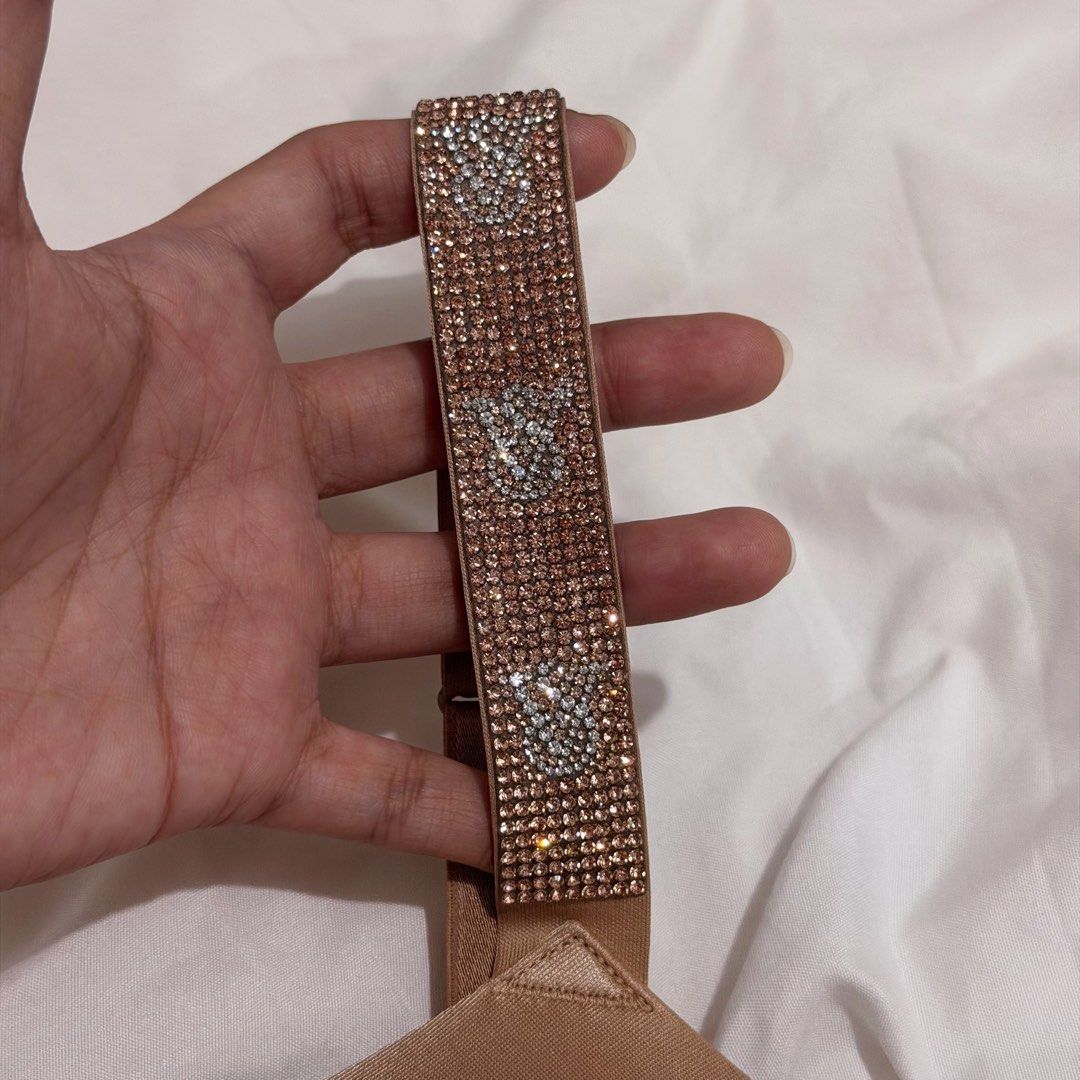 Victoria’s Secret 34D Bombshell Shine SUPER Push Up Bra Beige (Category: Undergarments & Loungewear) located in Makati City. Submitted by Momoring97 (Listing ID 1468117321, Image 2). Description: SUPER PUSH UP BRA 34D Never used With original VS paperbag Original price ₱5k.