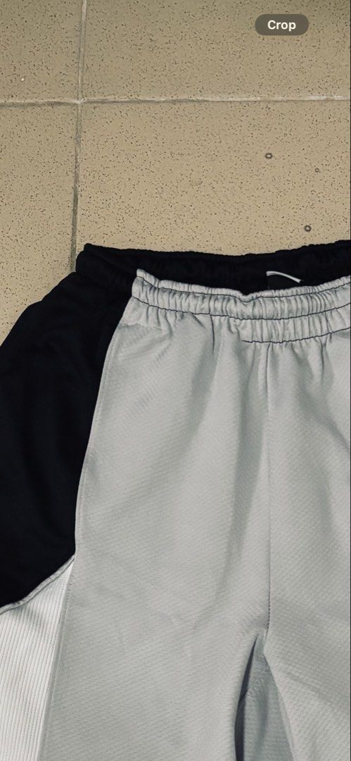 Vinatge Jordan Shorts (Category: Shorts) located in Angeles City. Submitted by jaypee2317 (Listing ID 1468123773, Image 3). Description: - Brand: Jordan - Colors: Grey, black, and white with stylish colorblock panels - Material: Breathable mesh construction for maximum comfort - Design: Iconic Jumpman logo printed near the hem - Fit: Standard fit with a comfortable stretch elastic waistband - Versatility: Ideal for workouts, basketball games, or 