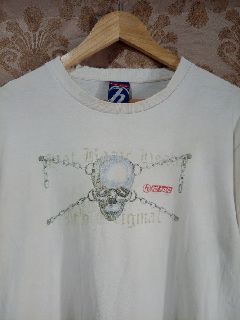 Vintage 90's-00's Chained Skull Hot Basic Tee🔥 (Category: Tshirts & Polo Shirts ) located in Tagbilaran City. Submitted by lofrancosthriftfnds (Listing ID 1468102035, Image 2). Description: Vintage 90's-00's Chained Skull Hot Basic Tee🔥 Size: Large Width: 21.5 Length: 28 Fair Condition Color rate: 9/10 Complete tags Sign of usage Issue: Distress Collar need wash.
