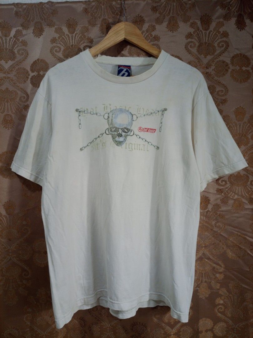 Vintage 90's-00's Chained Skull Hot Basic Tee🔥 (Category: Tshirts & Polo Shirts ) located in Tagbilaran City. Submitted by lofrancosthriftfnds (Listing ID 1468102035, Image 1). Description: Vintage 90's-00's Chained Skull Hot Basic Tee🔥 Size: Large Width: 21.5 Length: 28 Fair Condition Color rate: 9/10 Complete tags Sign of usage Issue: Distress Collar need wash.