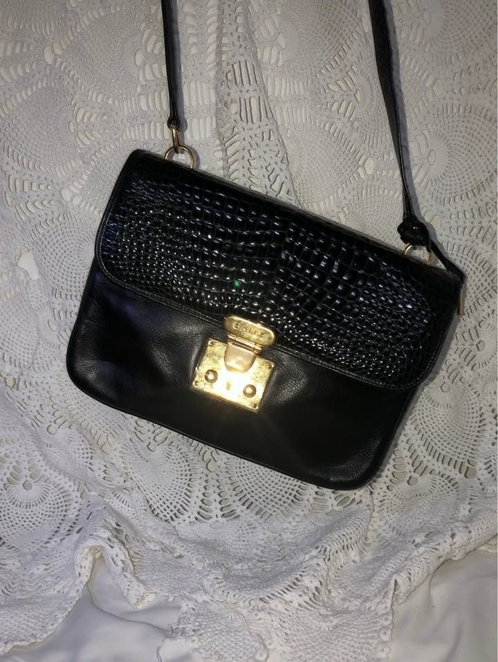 Vintage Bally Lock Me Croc-Embossed Leather Shoulder Bag — Authentic (Category: Shoulder Bags) located in Manila. Submitted by jocelyn527 (Listing ID 1468105261, Image 3). Description: Timeless Elegance — A True Classic Piece ✨ 🖤 Where to use & why you'll love it: ✅ Special Occasions & Events — Perfect for dinners, weddings, parties, and formal gatherings. Sleek black with gold hardware adds instant sophistication! ✅ Office & Professional Wear —