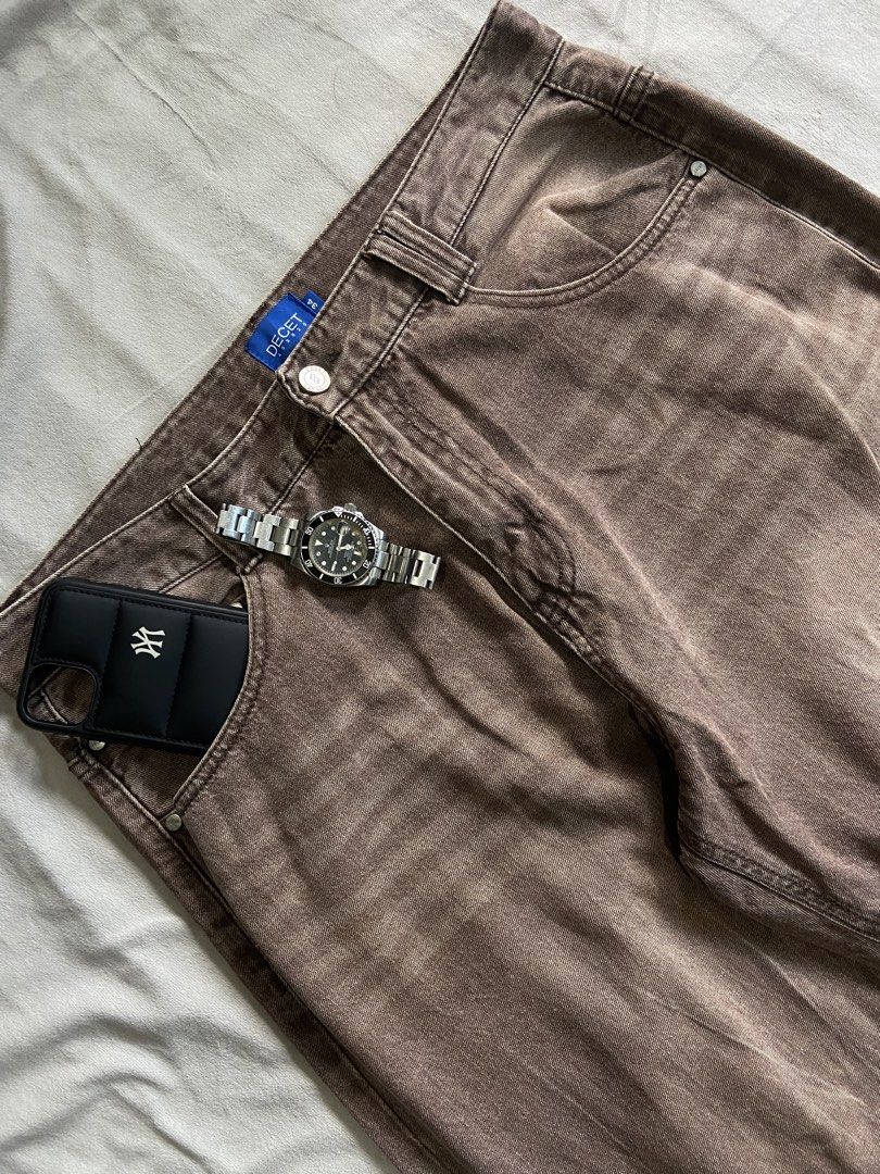 VINTAGE BROWN BAGGY PANTS (Category: Jeans) located in Bacolod City. Submitted by clerkhexx (Listing ID 1468245695, Image 2). Description: BAGGY BROWN VINTAGE WASHED PANTS Brand: DECENT Measurements: Waist: 34-35 Lenght: 43 Thigh: 15 Leg Hole: 10 Mine: 500 Condition of this item 10 - color rate 10- ISSUE NEED HARD WASH IDK IF REMOVABLE STAIN Check every photos for conditions of the item EOB / END OF BIDDING: TOMORROW (9:01pm THURSDAY) Please note