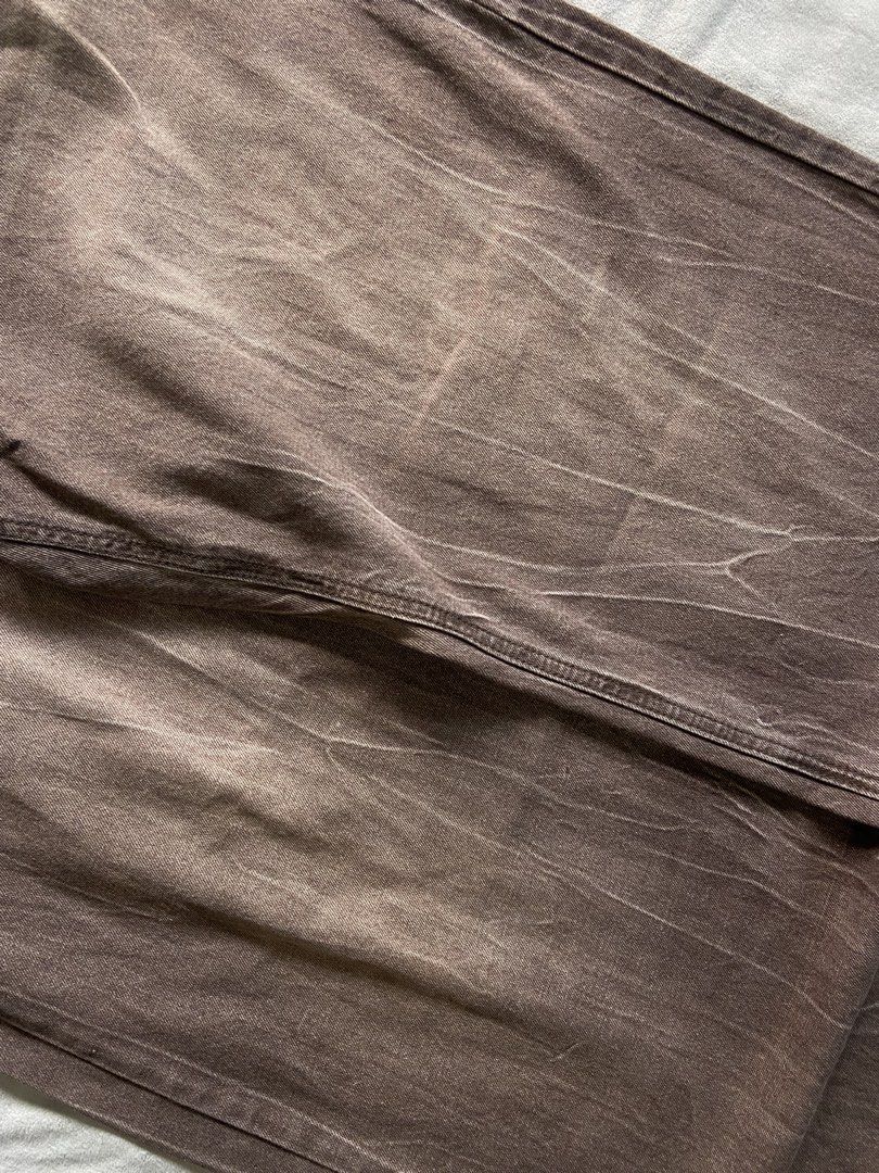 VINTAGE BROWN BAGGY PANTS (Category: Jeans) located in Bacolod City. Submitted by clerkhexx (Listing ID 1468245695, Image 3). Description: BAGGY BROWN VINTAGE WASHED PANTS Brand: DECENT Measurements: Waist: 34-35 Lenght: 43 Thigh: 15 Leg Hole: 10 Mine: 500 Condition of this item 10 - color rate 10- ISSUE NEED HARD WASH IDK IF REMOVABLE STAIN Check every photos for conditions of the item EOB / END OF BIDDING: TOMORROW (9:01pm THURSDAY) Please note