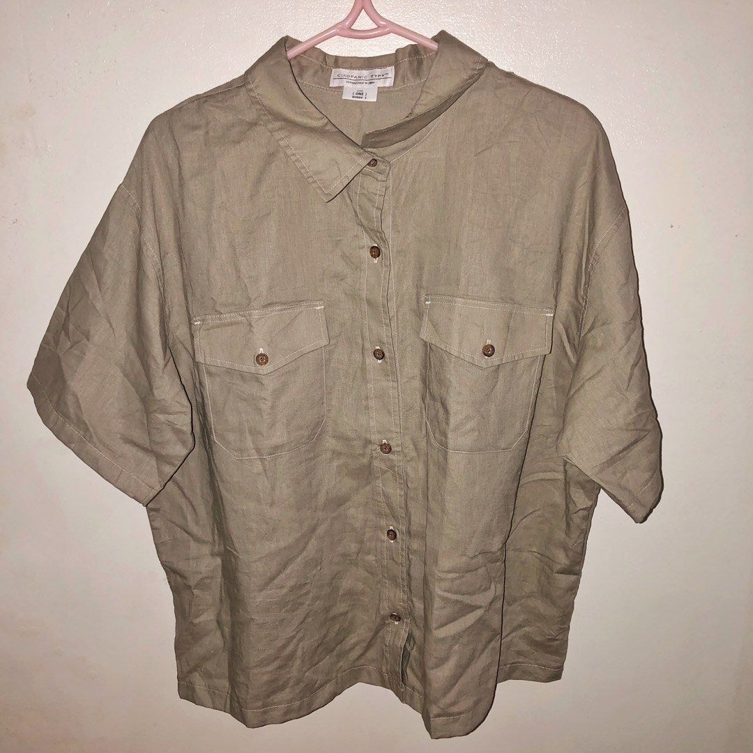 Vintage Brown Cropped Polo 🤎 (Category: Tshirts & Polo Shirts ) located in Antipolo. Submitted by minitaco (Listing ID 1468072372, Image 1). Description: A brown safari-inspired cropped polo that brings a rugged yet stylish touch to your everyday wardrobe! Features a classic collar, double front pockets, and a cropped silhouette for a unique blend of utility and streetwear aesthetics. The earthy brown tone makes it easy to pair with cargo pants,