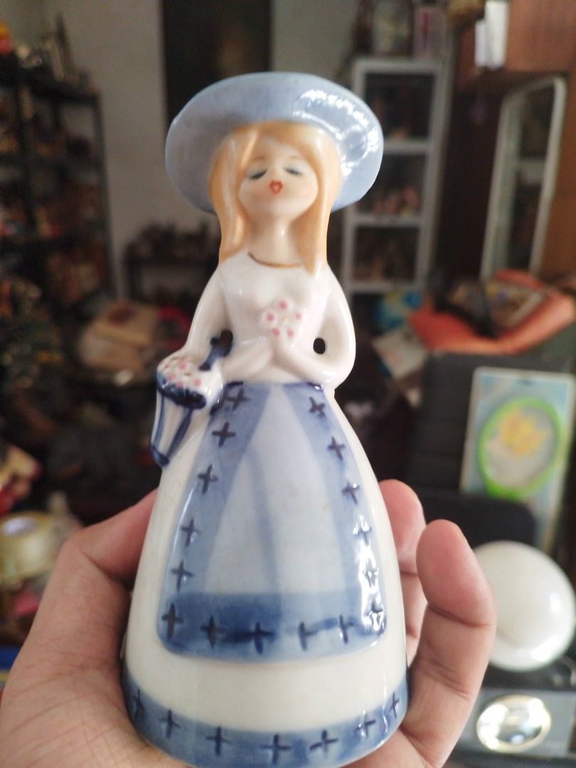 Vintage ceramic blonde lady bell (Category: Vintage Collectibles) located in San Rafael. Submitted by jflshoppe1989 (Listing ID 1468123473, Image 2). Description: .
