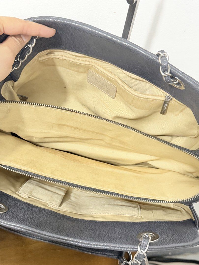 Vintage chanel small (Category: Luxury Bags & Wallets) located in Manila. Submitted by prelovedbyramiah (Listing ID 1468240175, Image 3). Description: coded.