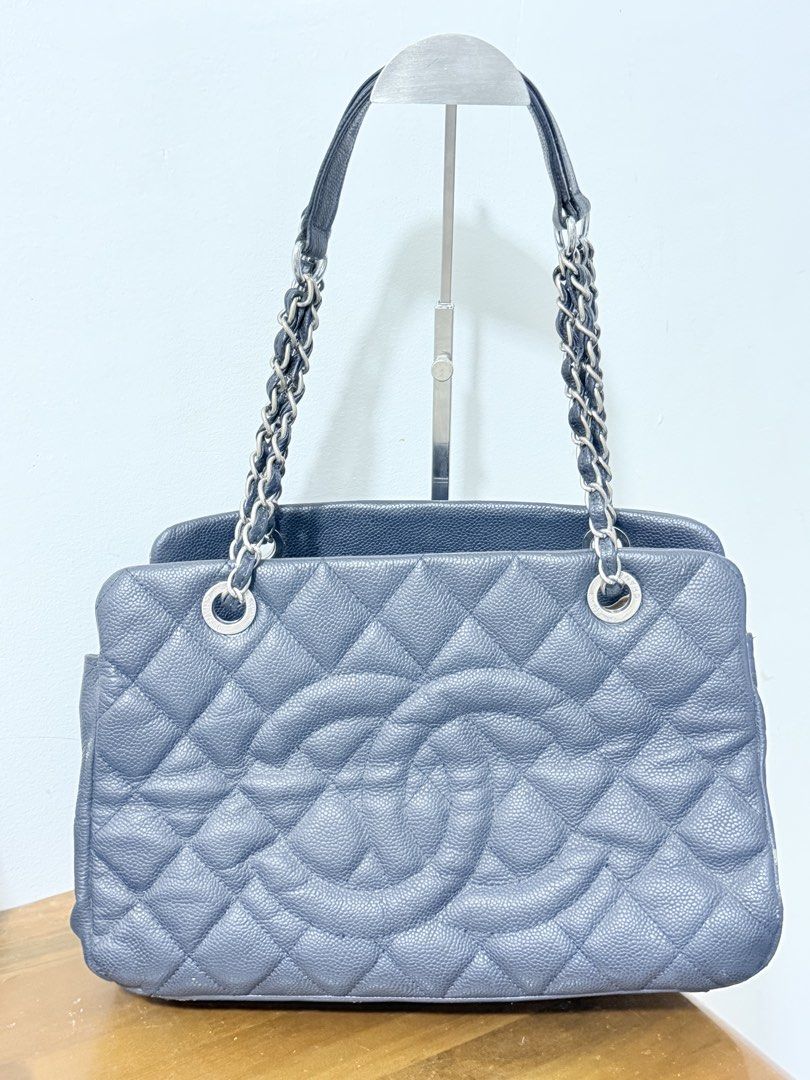 Vintage chanel small (Category: Luxury Bags & Wallets) located in Manila. Submitted by prelovedbyramiah (Listing ID 1468240175, Image 1). Description: coded.