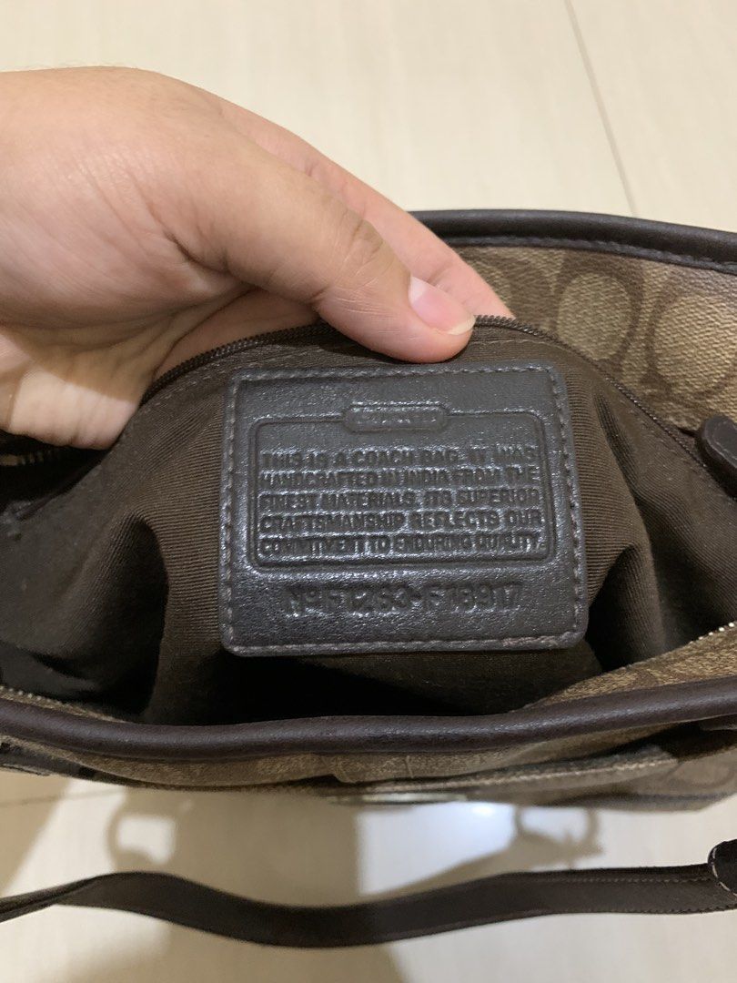 Vintage Coach Bag (Category: Tote Bags) located in Calamba. Submitted by wear_haus (Listing ID 1468146436, Image 3). Description: j&t/lalamove avail 📍Baclaran Cabuyao Laguna Gcash payment Dm to purchase .