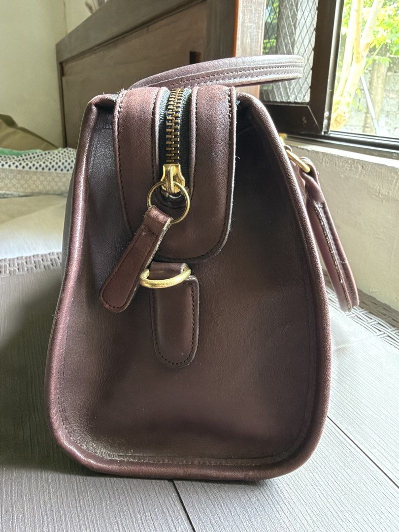 Vintage Coach Broadway satchel (Category: Luxury Bags & Wallets) located in Magsaysay. Submitted by goodiesthift (Listing ID 1468070182, Image 3). Description: Vintage Broadway Satchel Mahogany Made in the United States, between 1991 & 1993 🌸Details🌸: Crafted from natural glove-tanned leather, in what is believed to be a Mahogany colourway In some lights. Important: This bag strap missing. - Size - 30cm x 18cm x 14cm approx. - No original strap
