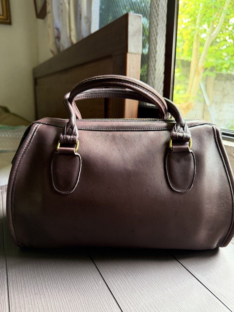 Vintage Coach Broadway satchel (Category: Luxury Bags & Wallets) located in Magsaysay. Submitted by goodiesthift (Listing ID 1468070182, Image 2). Description: Vintage Broadway Satchel Mahogany Made in the United States, between 1991 & 1993 🌸Details🌸: Crafted from natural glove-tanned leather, in what is believed to be a Mahogany colourway In some lights. Important: This bag strap missing. - Size - 30cm x 18cm x 14cm approx. - No original strap