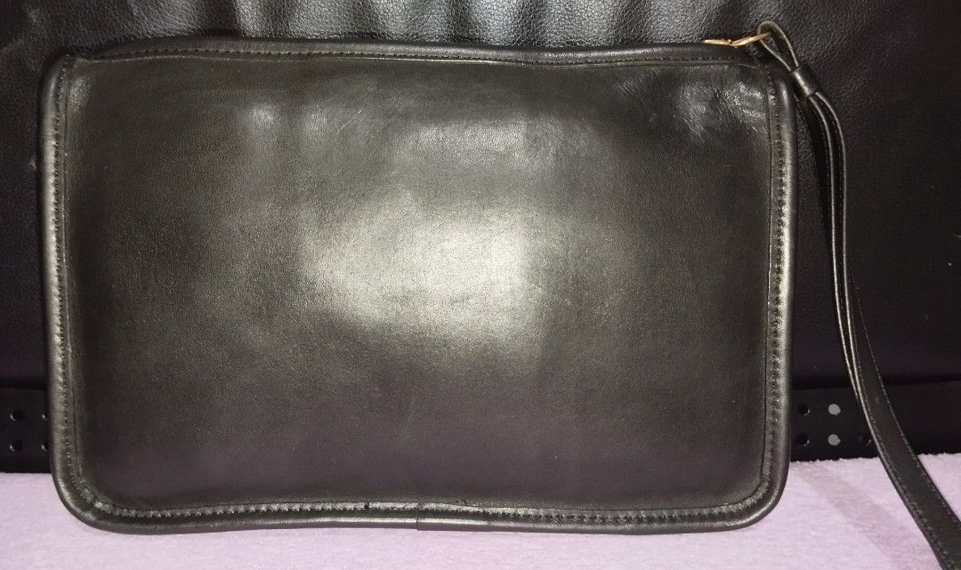 Vintage Coach Zip Top Clutch (Category: Luxury Bags & Wallets) located in Taguig. Submitted by bellecabano (Listing ID 1468177632, Image 3). Description: Vintage Coach Zip Top Clutch Made in the United States, searchable code comes with replace coach hangtag lightly used Lang talaga si clutch parang hindi vintage no rips and tears, no pen/ink/mold marks no uka uka, no cracking and màlambot pa leather ready to use, cleansed and conditioned *** par