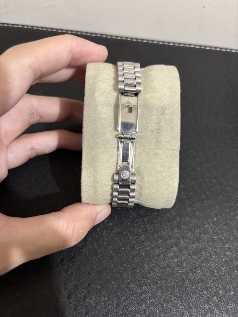 Vintage Cyma (Category: Luxury Watches) located in Binangonan. Submitted by joeydrs06 (Listing ID 1468067558, Image 2). Description: Quartz movement. Adjustable links. .