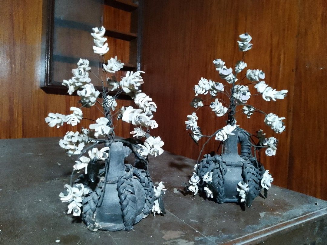Vintage flower vase display (Category: Pots & Planters) located in Malabon City. Submitted by bugoy18 (Listing ID 1468064040, Image 2). Description: .