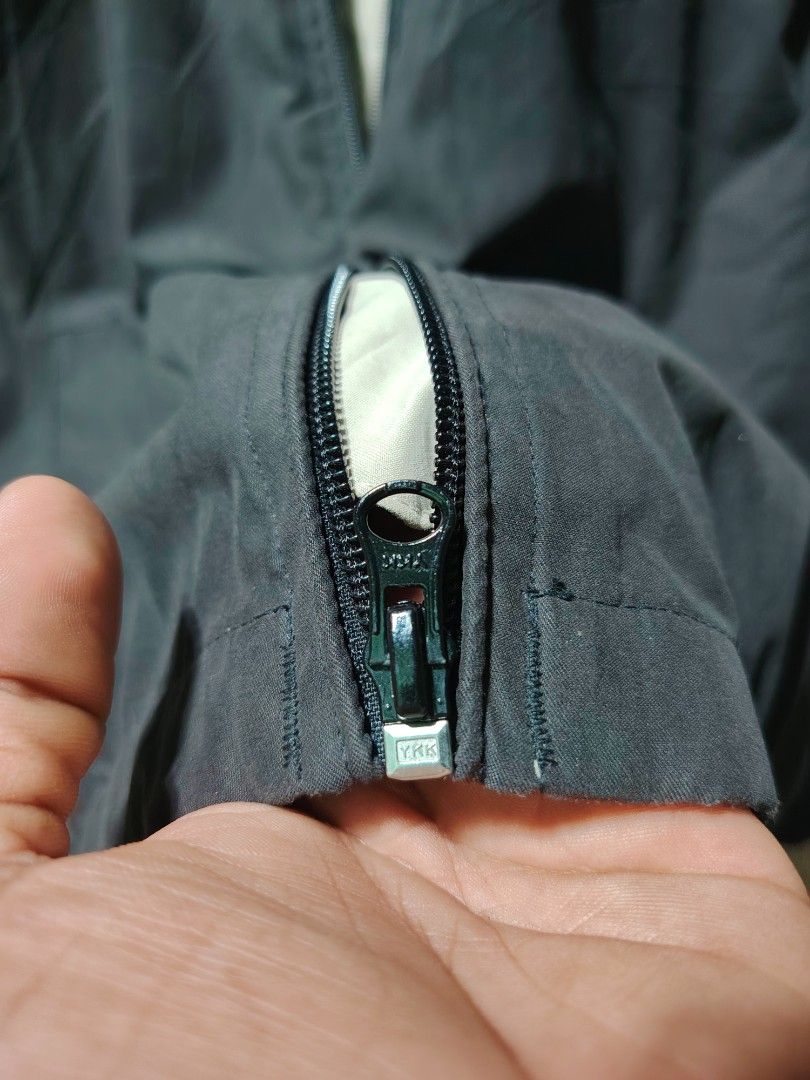 Vintage JanSport Black Microfiber Windbreaker Track Jacket (Category: Coats, Jackets and Outerwear) located in Palo. Submitted by ubnathrifteez (Listing ID 1466082409, Image 3). Description: DIMES ; L26W24 CONDITION ; LIKE NEW COLOR RATE ; 10/10 ISSUE ; NONE.