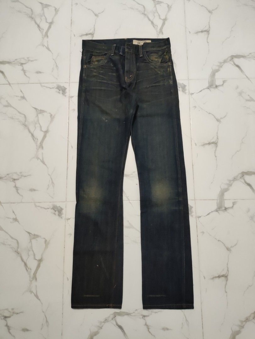 Vintage Levis Pants Limited Edition (Category: Jeans) located in Maria Aurora. Submitted by pewpewww22 (Listing ID 1468169988, Image 1). Description: waist 30 inch length 41.5 inch hem 7 inch walang button 606 .