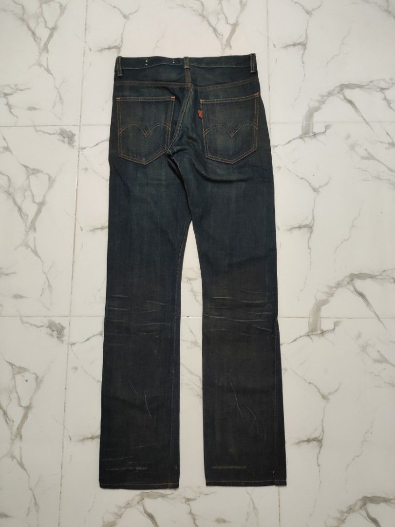 Vintage Levis Pants Limited Edition (Category: Jeans) located in Maria Aurora. Submitted by pewpewww22 (Listing ID 1468169988, Image 2). Description: waist 30 inch length 41.5 inch hem 7 inch walang button 606 .