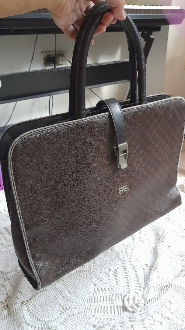 Vintage Macadam Brown Tote Handbag (Category: Tote Bags) located in Manila. Submitted by jocelyn527 (Listing ID 1468110014, Image 3). Description: 💯 Vintage Dotcom Monogram Business Handbag ✨ PERFECT FOR: 💼 Office & Work — Professional and timeless design, ideal for daily commute and meetings ⚖️ Lawyers & Professionals — Spacious enough for documents, folders, and notebooks 💻 Laptop Carry — Fits a laptop, tablet, and all your daily essentials 