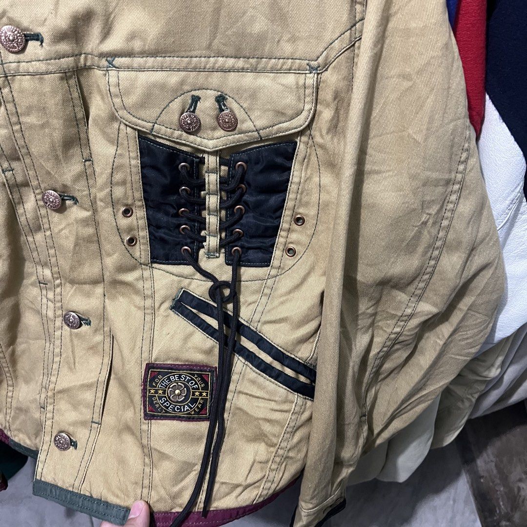 Vintage machope jacket (Category: Coats, Jackets and Outerwear) located in Baguio. Submitted by itsvintageclothing (Listing ID 1468156512, Image 2). Description: Medium Length 24 Pit to pit 24.