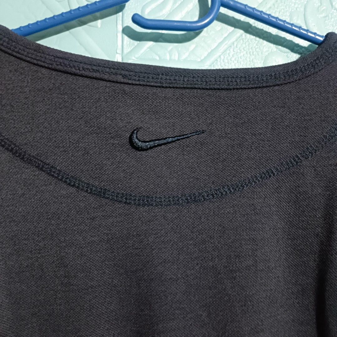 VINTAGE NIKE TSHIRT DATED IN 90'S single stitch (Category: Activewear) located in Quezon City. Submitted by zoesmithshop (Listing ID 1468225186, Image 3). Description: size - XL color- Navy blue single stitch Cotton material.