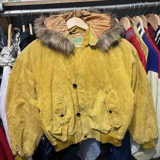 (Category: ) located in . Submitted by itsvintageclothing (Listing ID 1468159599, Image 1). Description: .