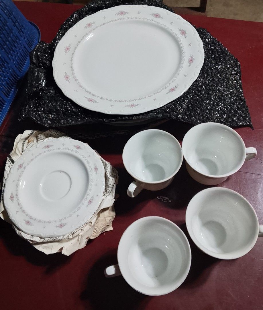 Vintage Philkraft Bavaria Fine China Dinnerware (Category: Vintage Collectibles) located in Bulacan. Submitted by antikquera (Listing ID 1468207643, Image 3). Description: 👉 Title: Vintage Philkraft Bavaria Fine China Dinnerware Set (12-Piece Set / Service for 4) Description Content: Selling our vintage Philkraft Bavaria fine china dinnerware set. This elegant set features a beautiful pink floral pattern, scalloped edges, and delicate gold/patte