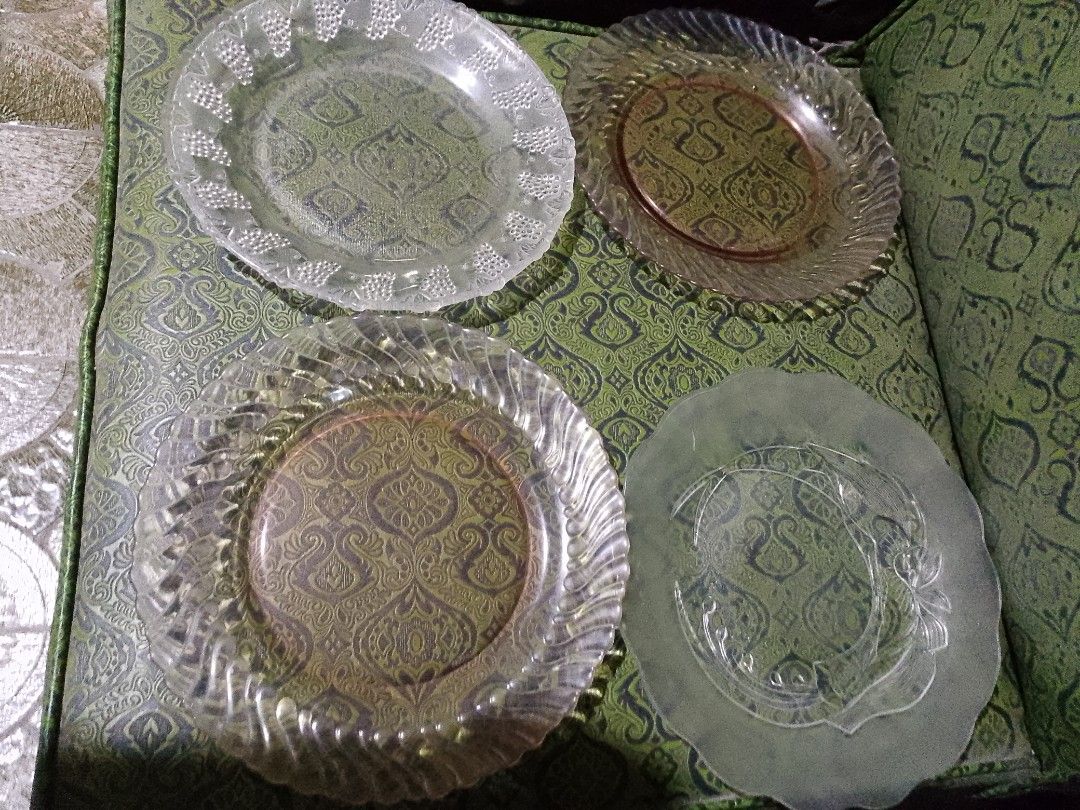 Vintage plates (Category: Dinnerware & Cutlery) located in Malabon City. Submitted by bugoy18 (Listing ID 1468064206, Image 2). Description: .