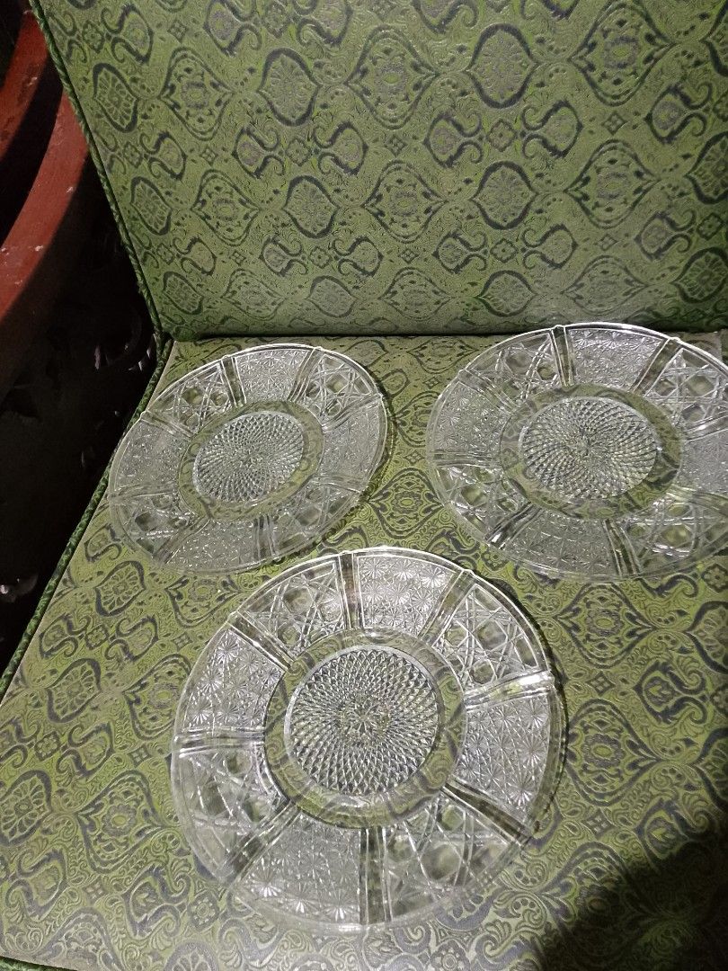 Vintage plates (Category: Dinnerware & Cutlery) located in Malabon City. Submitted by bugoy18 (Listing ID 1468064206, Image 1). Description: .