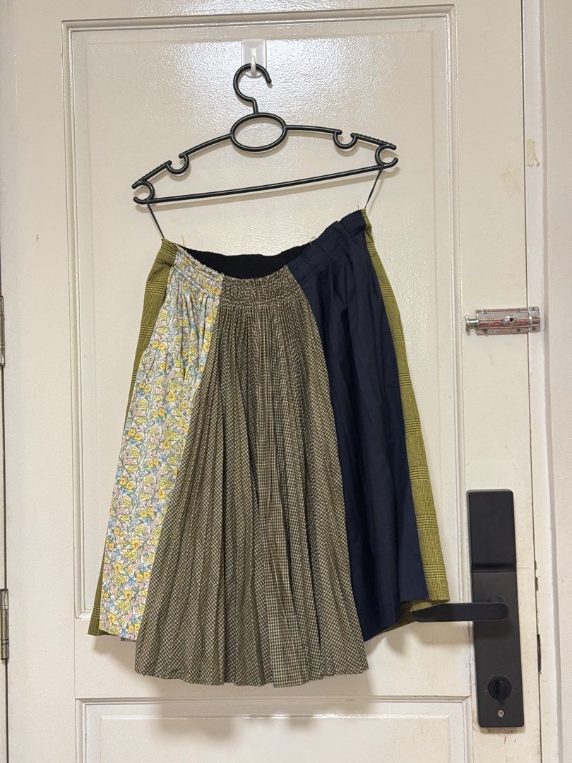 Vintage pleated patchwork midi skirt Size S M (Category: Skirts) located in Marikina City. Submitted by punch.studioph (Listing ID 1468100331, Image 1). Description: Skirt flowy Fits S to M.