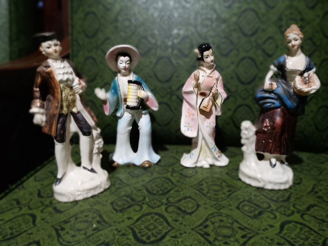 Vintage porcelain figure (Category: Other Home Decor) located in Malabon City. Submitted by bugoy18 (Listing ID 1468063933, Image 1). Description: .