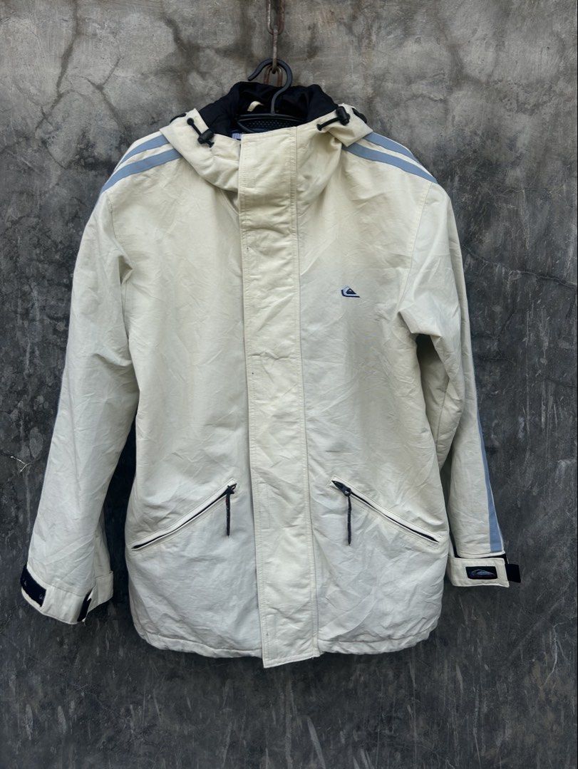 Vintage Quicksilver Windbreaker (Category: Coats, Jackets and Outerwear) located in Tuguegarao City. Submitted by 2giefinds (Listing ID 1468127971, Image 1). Description: Size: Medium on tag *best fit large Dimes: W:24 x L:29 Condition: Excellent Color Rate: 9.9/10 Issue: ❌.