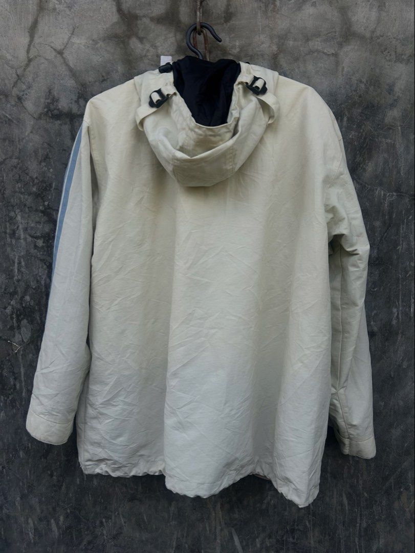 Vintage Quicksilver Windbreaker (Category: Coats, Jackets and Outerwear) located in Tuguegarao City. Submitted by 2giefinds (Listing ID 1468127971, Image 2). Description: Size: Medium on tag *best fit large Dimes: W:24 x L:29 Condition: Excellent Color Rate: 9.9/10 Issue: ❌.