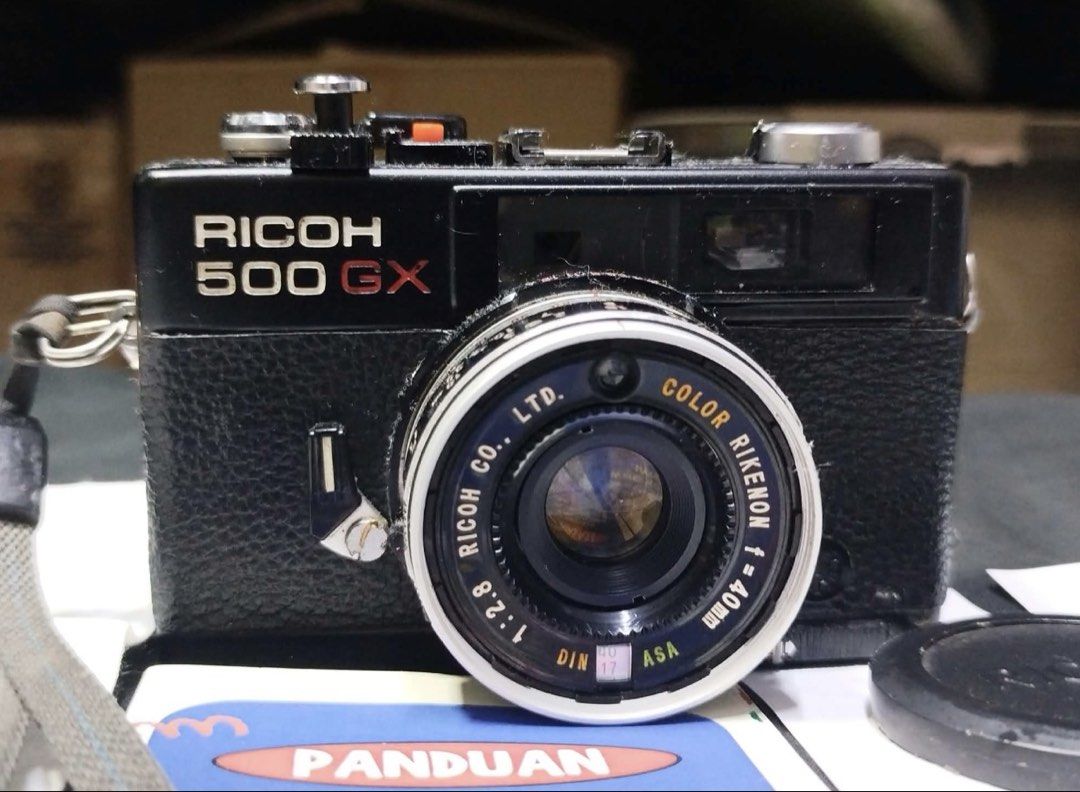 VINTAGE RICOH 500 GX (Category: Cameras) located in Rizal. Submitted by eecezy2thrift (Listing ID 1468095228, Image 2). Description: Vintage Ricoh 500GX Working camera bought from Warisan Analog Indonesia Free Kodak 400 film Strap Complete inclusions when bought included and unused 📌 𝗜𝗠𝗣𝗢𝗥𝗧𝗔𝗡𝗧 𝗡𝗢𝗧𝗘 ☟︎. 🚨◎ 𝗗𝗜𝗦𝗖𝗟𝗔𝗜𝗠𝗘𝗥: 𝗜 𝗵𝗲𝗿𝗲𝗯𝘆 𝗱𝗲𝗰𝗹𝗮𝗿𝗲 𝘁𝗵𝗮𝘁 𝗶 𝗱𝗼 𝗻𝗼𝘁 𝗼𝘄𝗻 𝘁𝗵𝗲 𝗿𝗶𝗴𝗵𝘁𝘀 𝗼𝗳 𝗮𝗻𝘆 𝗼𝗳 𝘁𝗵𝗲 