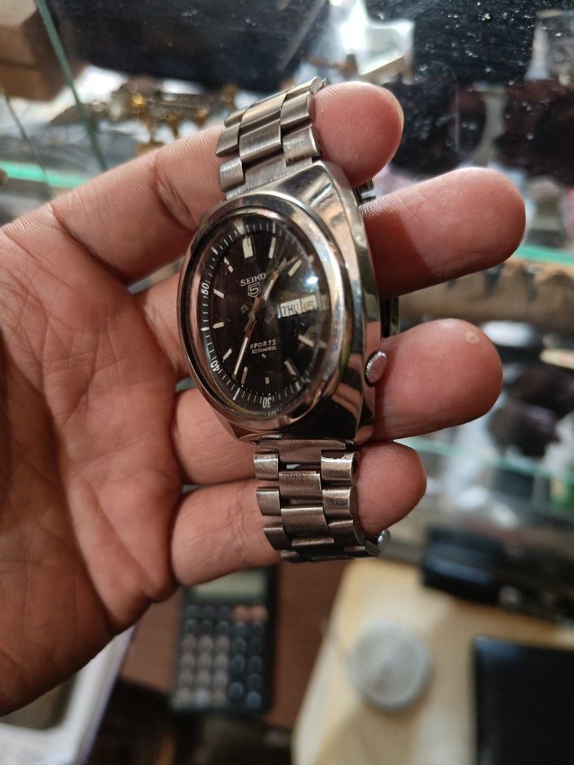 Vintage Seiko 5 (Category: Vintage Collectibles) located in Taguig. Submitted by ashicollection (Listing ID 1468107312, Image 2). Description: good working condition issue hands bagong palit. wala na kasi mga hands nya nung dumating Please read! For sure buyer only! NO COD/COP No reservation The items will be sold to the first payer w/o prior notice. Verbal reservations are not acceptable. Note: All items are vintage. Please manage your expectati