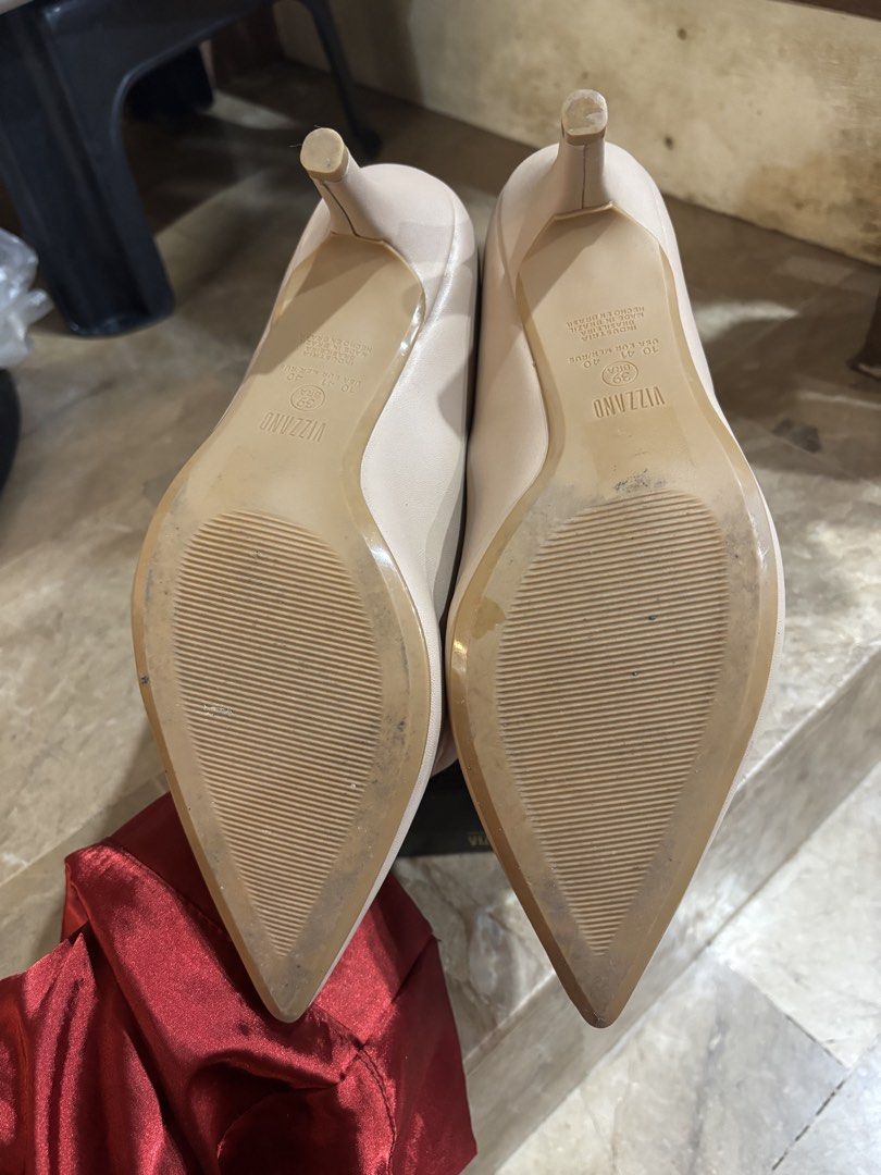 Vizzano Hazel Beige Size 41 Eu or 10 US (Category: Heels) located in Quezon City. Submitted by _yana23 (Listing ID 1468085994, Image 2). Description: Used once & with box. Bought it at SMNE Vizzano Hazel Beige size 41. Sturdy heels and comfy. Rfs: doesn’t fit me..