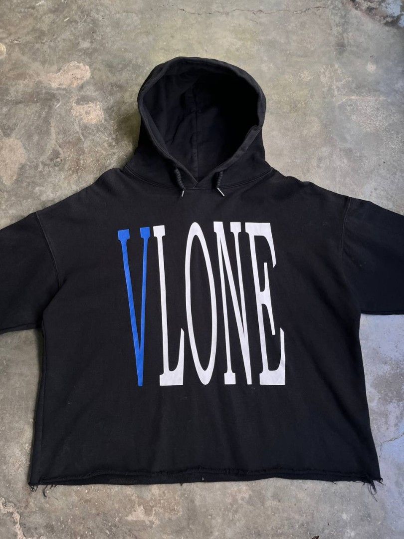 📌Vlone Hoodie (Authentic/Legit) (Category: Hoodies) located in Manila. Submitted by thriftortrick11 (Listing ID 1468094467, Image 2). Description: Dimes: 25/27 Color rate: 9/10 Condition: Good Issue: Stain.