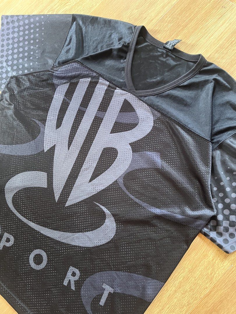 Warner Bros Sport Vintage Jersey (Category: Activewear) located in Davao. Submitted by ren_777 (Listing ID 1468114868, Image 2). Description: Warner bros vintage jersey 10/10 condi 10/10 color rate No issue 33.5x27.5.