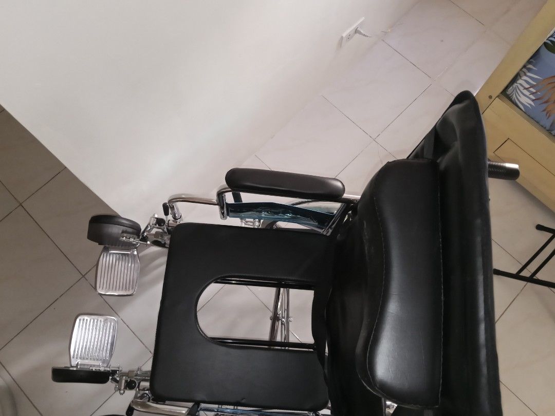 Wheelchair (Category: Medical Supplies & Tools) located in Caloocan City. Submitted by fafa2015 (Listing ID 1468150924, Image 3). Description: BRAND NEW High-Back Reclining Wheelchair with Commode (Never Been Used) ​Price: ₱3990 Location: Cainta, Rizal (Pick-up) ​Product Overview ​Selling a brand new, unused multi-functional reclining wheelchair. Complete with high backrest support, removable commode (toilet seat cut-out), and padded headrest. Id