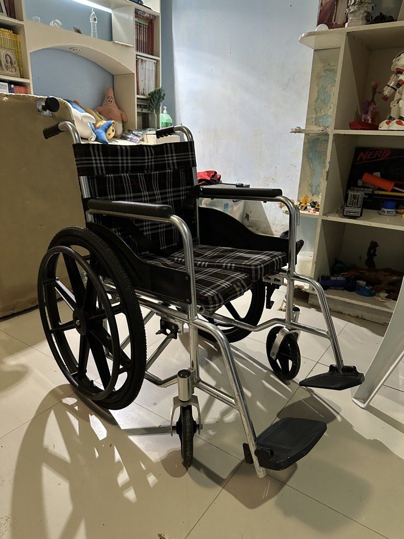 Wheelchair (Category: Wheelchairs) located in Cebu City. Submitted by pay.arantxa (Listing ID 1468183184, Image 3). Description: .