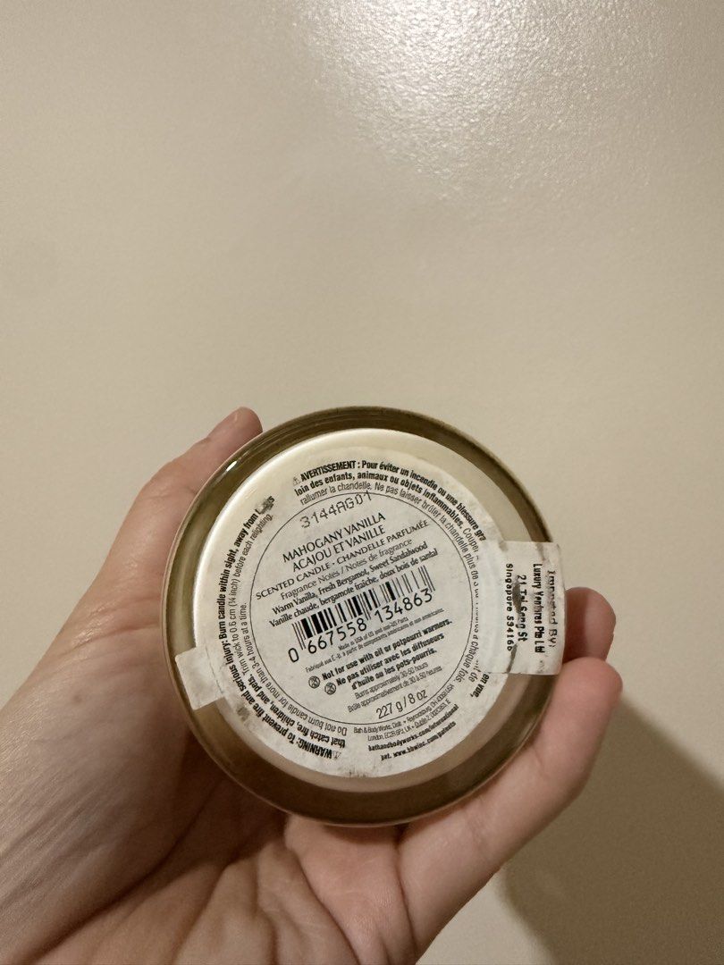 White Barn Mahogany Vanilla Single Wick Candle (Category: Home Fragrance) located in Mandaluyong City. Submitted by riz_040521 (Listing ID 1468076722, Image 2). Description: - Brand: White Barn (Bath & Body Works) - Scent: Mahogany Vanilla (Warm vanilla, fresh bergamot, sweet sandalwood) - Size: 8 oz / 227g (Single Wick) - Wax: Natural essential oils blend - Condition: Brand new, unlit, clean wax surface - Inclusion: Original silver metal lid wit