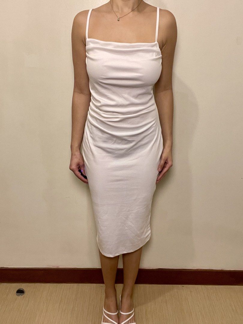 White Cowl Neck Dress (Category: Dresses) located in Pasig City. Submitted by againdarling (Listing ID 1468142138, Image 1). Description: Size S-M.