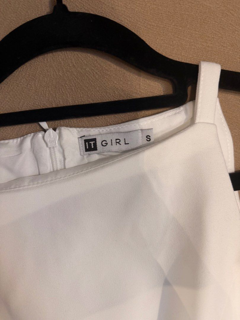 White Dress (Category: Dresses) located in San Juan City. Submitted by elkaytea27 (Listing ID 1468279958, Image 2). Description: Brand new white dress. Never Worn! .