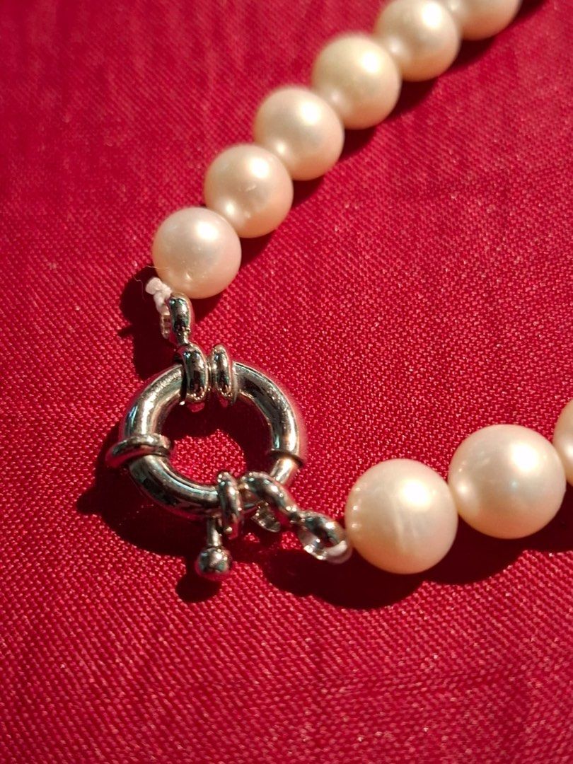 White pearl necklace with silver-toned clasp (Category: Necklaces) located in Muntinlupa City. Submitted by everythingmustgo_8475da (Listing ID 1468094027, Image 2). Description: - Elegant white pearl necklace featuring round, uniform pearls - Secure silver-toned toggle clasp closure at the back - Versatile classic accessory perfect for casual or formal outfits - Clean condition overall and ready to wear - Great addition to any jewelry collection