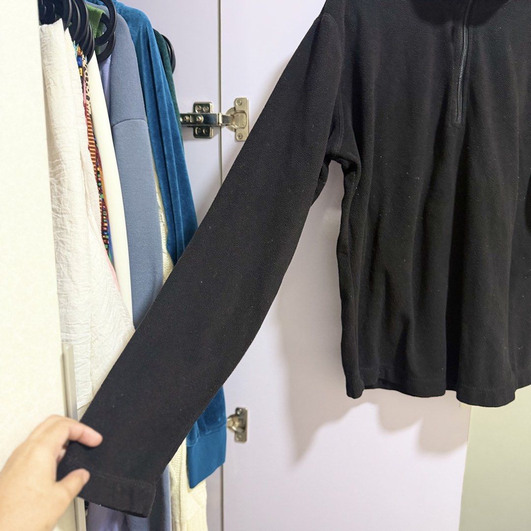 white sierra black fleece quarter zip pullover (Category: Coats, Jackets and Outerwear) located in Cavite. Submitted by lovedbysham (Listing ID 1468272645, Image 2). Description: - Brand: White Sierra - Item: Black fleece pullover - Size: Large (fits standard men's or oversized women's) - Material: 100% polyester - Features: Quarter-zip closure, high collar, small logo tab on hem - Origin: Made in Vietnam - Condition: Great winter layer, warm and